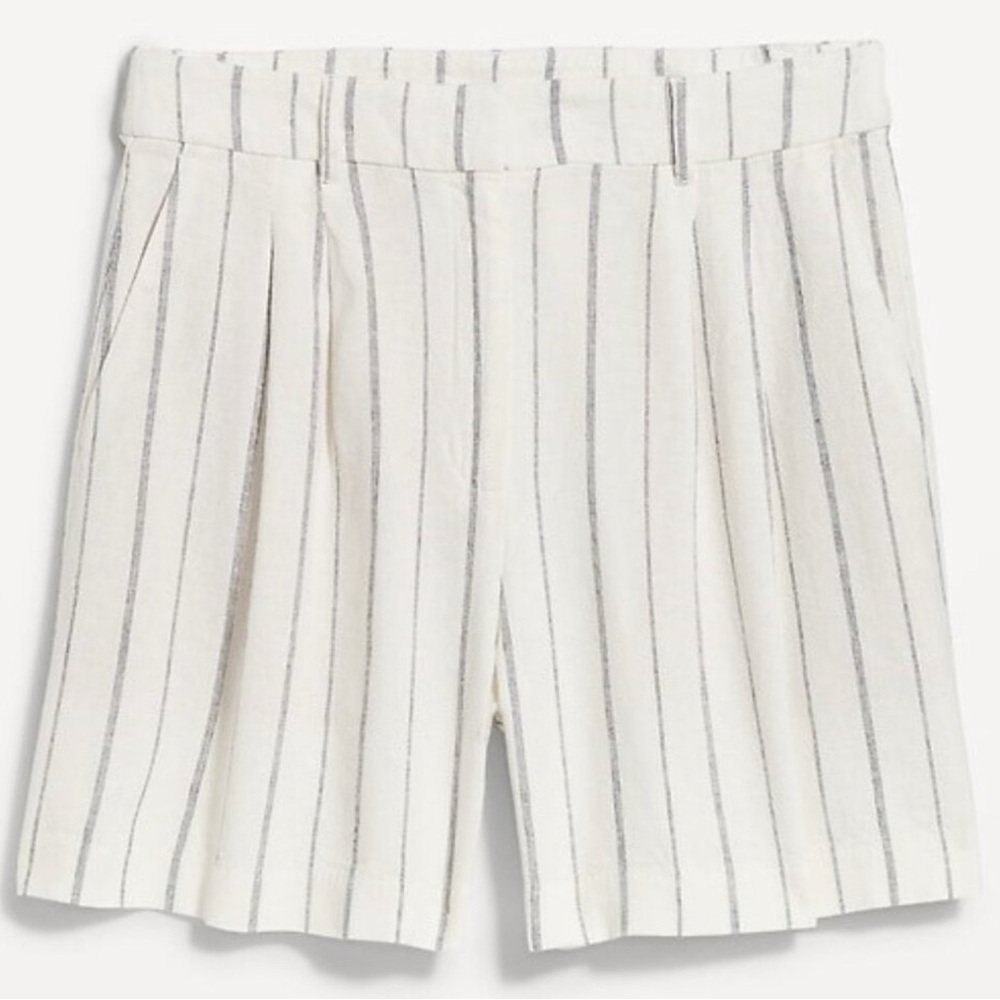Old Navy Extra High-Waisted Taylor Trouser
Shorts XL - Picture 3 of 10
